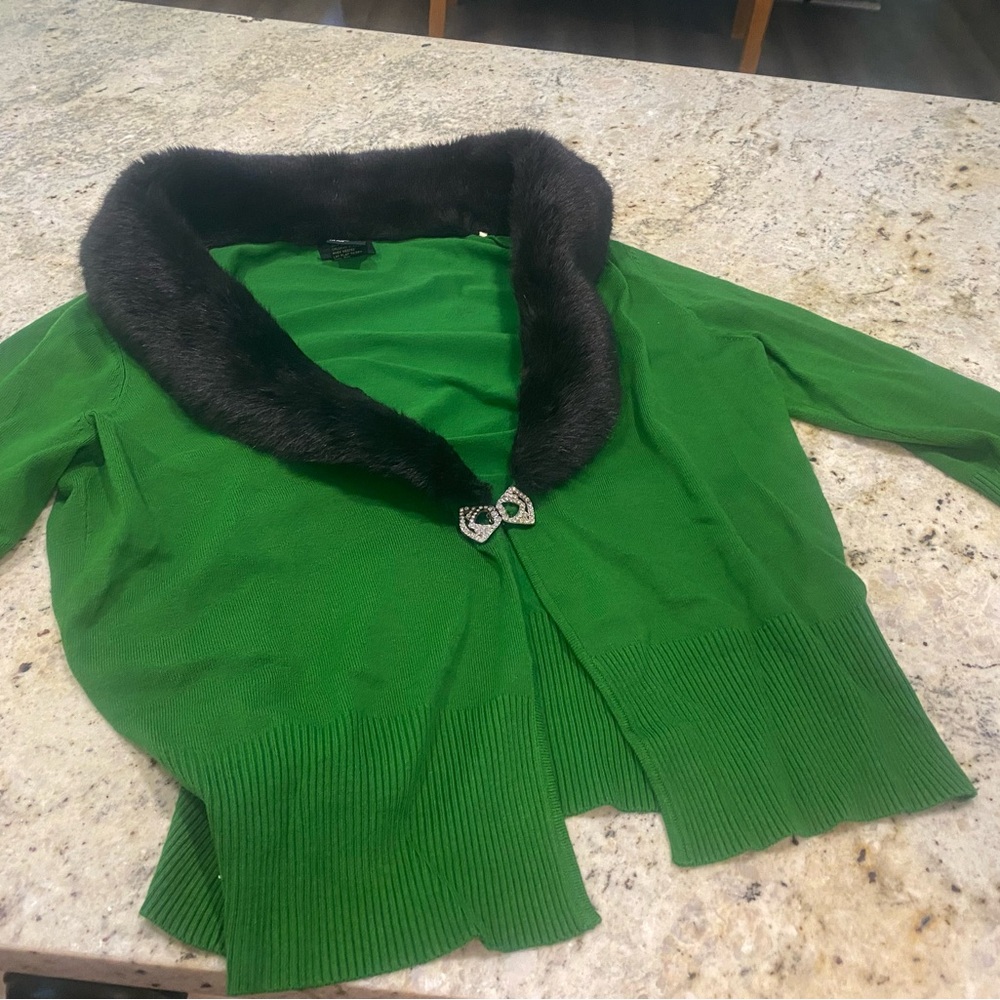 Elegant Green Sweater with Faux Fur Collar